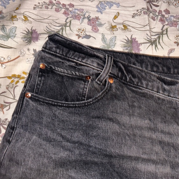Abercrombie & Fitch Curve Love The Dad Short High Rise— Size 37/24, Black Denim - Picture 5 of 5